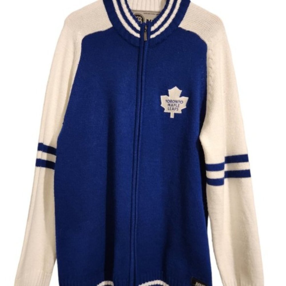 Maple Leaf Men's Cardigan with Zipper Front Enclosure